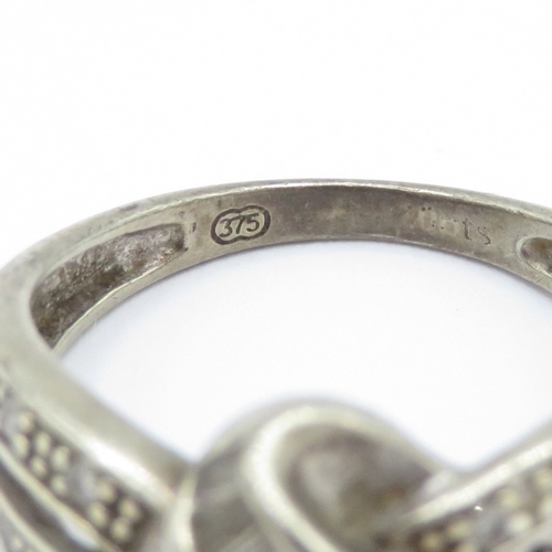 17 - 9ct Gold Vari-Cut Diamond Lovers Knot Ring (2.5g) Size J