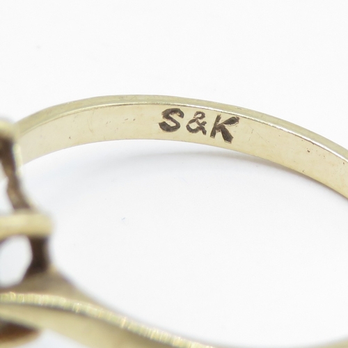 57 - 9ct Gold Garnet Floral Cluster Ring  (1.5g) Size J