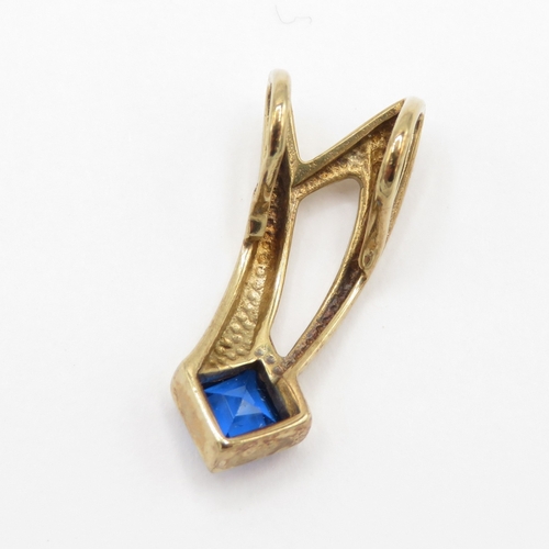 20 - 9ct Gold Synthetic Spinel Pendant (1.1g)