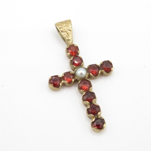 39 - 9ct gold garnet pearl pendant (1.7g)