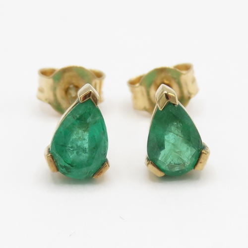 45 - 9ct gold teardrop emerald stud earrings (0.7g)