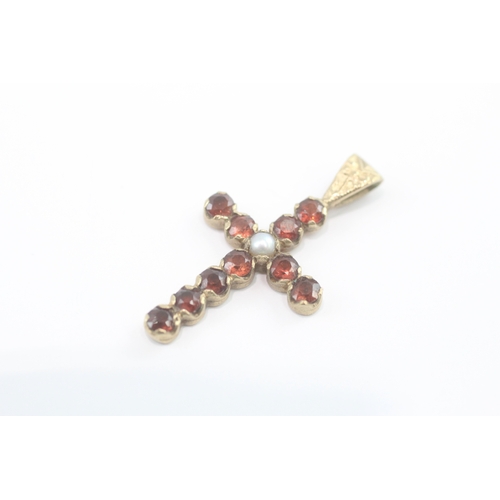39 - 9ct gold garnet pearl pendant (1.7g)