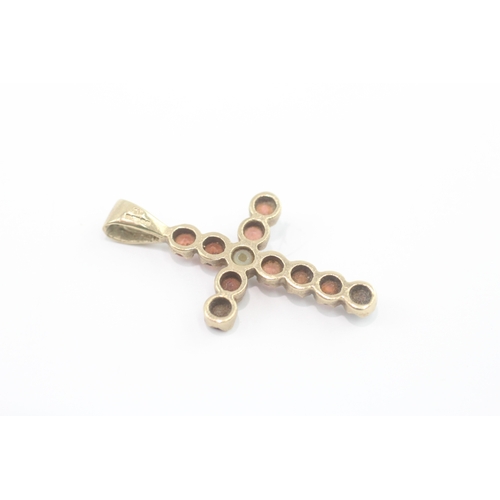 39 - 9ct gold garnet pearl pendant (1.7g)