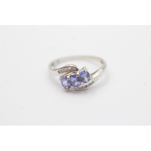 42 - 9ct white gold tanzanite diamond ring (2g) Size K