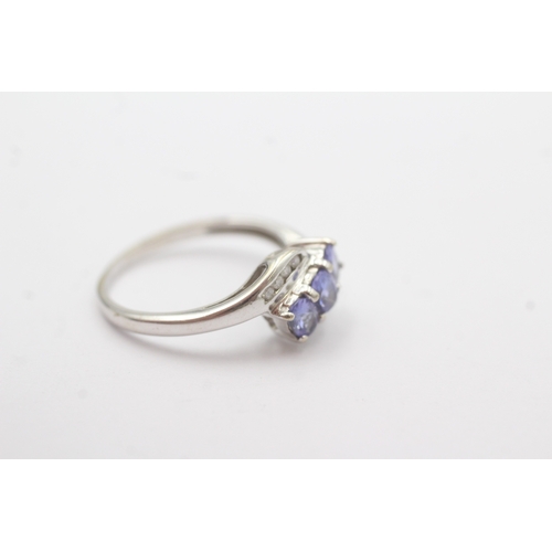 42 - 9ct white gold tanzanite diamond ring (2g) Size K