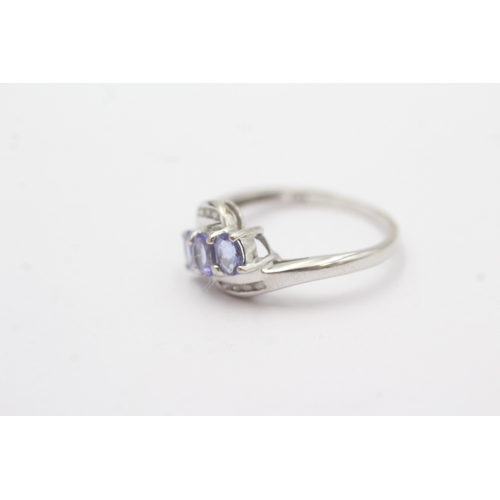 42 - 9ct white gold tanzanite diamond ring (2g) Size K