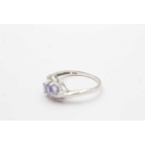 42 - 9ct white gold tanzanite diamond ring (2g) Size K