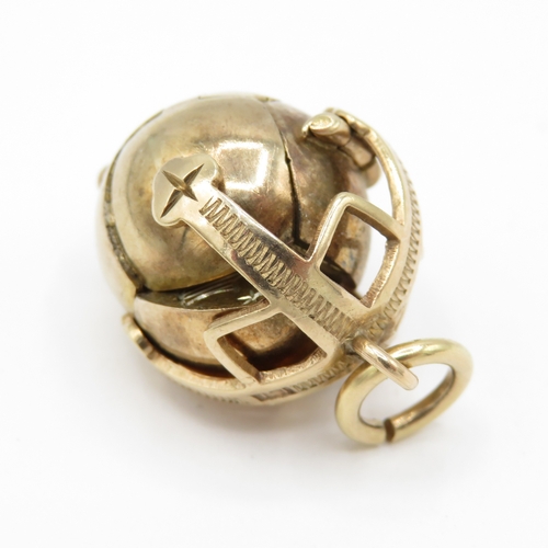 148 - 9ct gold & silver masonic ball charm (7.5g)
