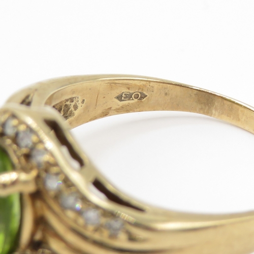 19 - 9ct Gold Peridot and Diamond Ring London 1993 (5g) Size N