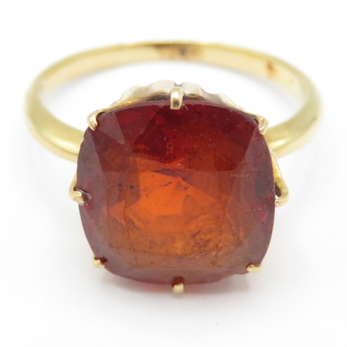 22 - 18ct gold garnet dress ring (AF chipping to stone) (4.7g) Size P