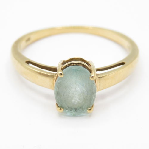 23 - 18ct gold aquamarine solitaire ring (2.5g) Size Q 1/2