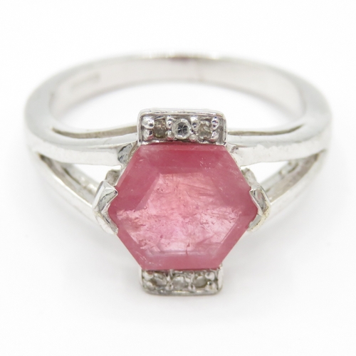 31 - 9ct gold hexagon ruby diamond ring (4g) Size N 1/2