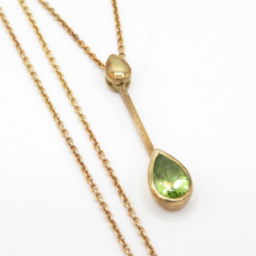 32 - 9ct gold peridot pendant (2.6g)