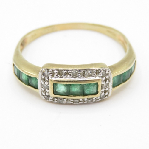 39 - 9ct gold emerald diamond ring (1.9g) Size R