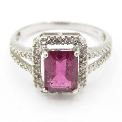 40 - 9ct gold garnet diamond rectangle halo ring (2.5g) Size N