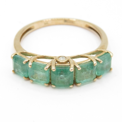 44 - 9ct gold emerald five stone ring with diamond on the side (1.9g) Size N