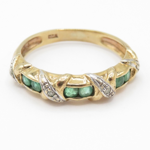 48 - 9ct gold emerald diamond dress ring (1.9g) Size J