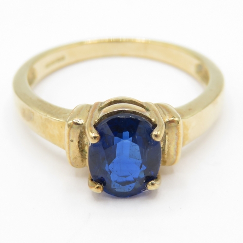 51 - 9ct gold four claw sapphire solitaire ring (2.9g) Size N