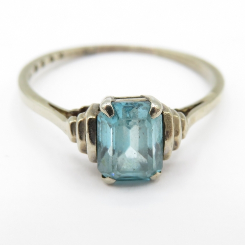53 - 9ct gold blue zircon solitaire ring (1.7g) Size P