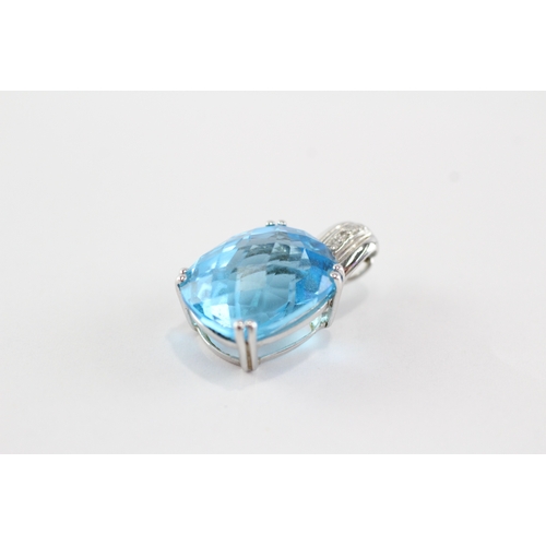 20 - 9ct white gold blue topaz pendant (5g)