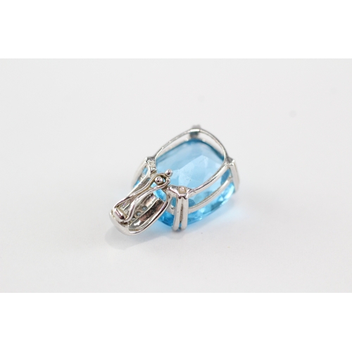 20 - 9ct white gold blue topaz pendant (5g)