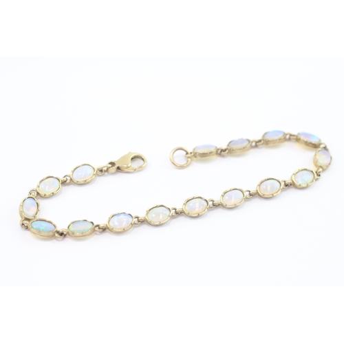 21 - 9ct gold opal cabochon bracelet (5g)