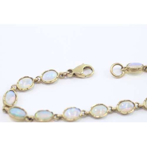 21 - 9ct gold opal cabochon bracelet (5g)