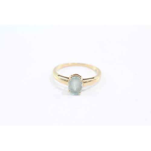 23 - 18ct gold aquamarine solitaire ring (2.5g) Size Q 1/2