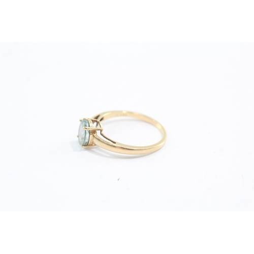 23 - 18ct gold aquamarine solitaire ring (2.5g) Size Q 1/2