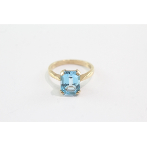 25 - 9ct gold four claw topaz ring (3.9g) Size O