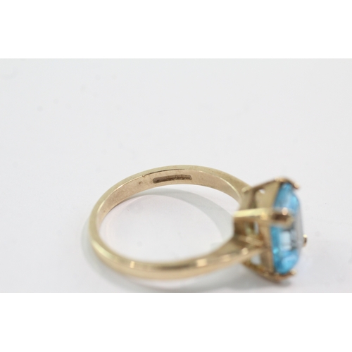 25 - 9ct gold four claw topaz ring (3.9g) Size O
