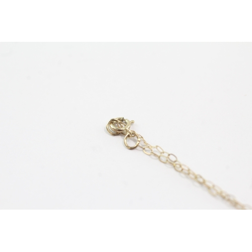 26 - 9ct gold opal pendant necklace (2.4g)