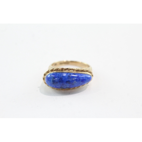 28 - 9ct gold 1970's lapis lazuli dress ring (4.5g) Size K