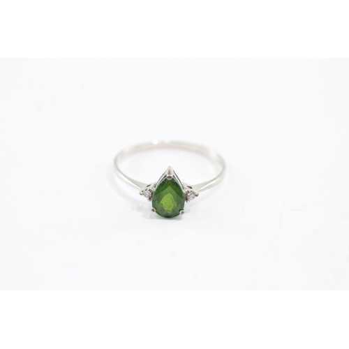 29 - 9ct gold diopside & diamond trilogy ring (1g) Size N 1/2