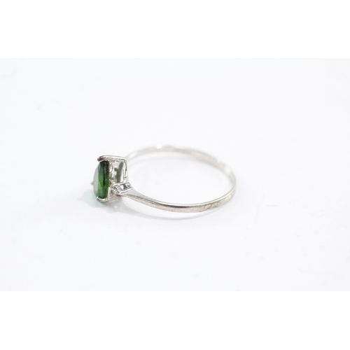 29 - 9ct gold diopside & diamond trilogy ring (1g) Size N 1/2