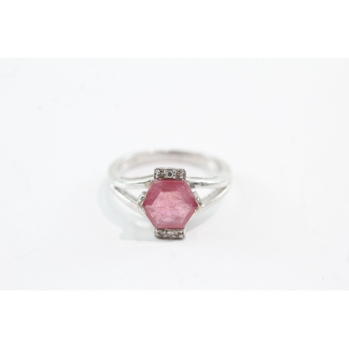 31 - 9ct gold hexagon ruby diamond ring (4g) Size N 1/2
