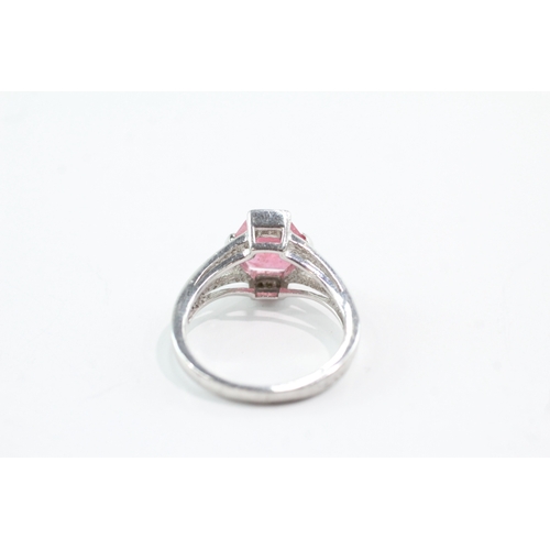 31 - 9ct gold hexagon ruby diamond ring (4g) Size N 1/2