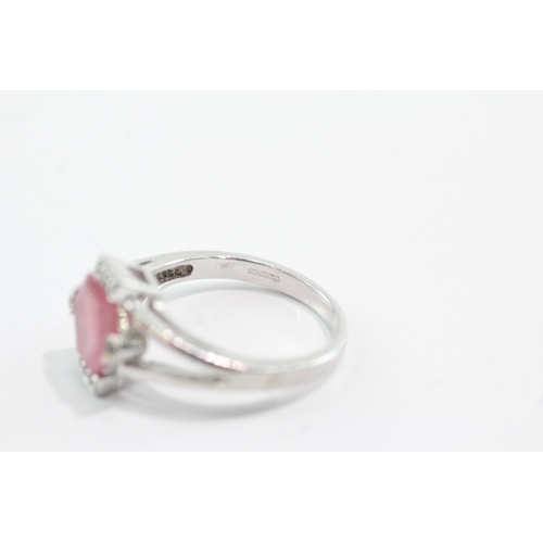 31 - 9ct gold hexagon ruby diamond ring (4g) Size N 1/2