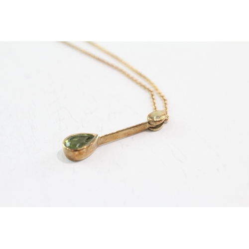 32 - 9ct gold peridot pendant (2.6g)