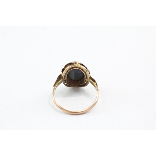 38 - 9ct gold opal doublet ring (2.2g) Size M 1/2