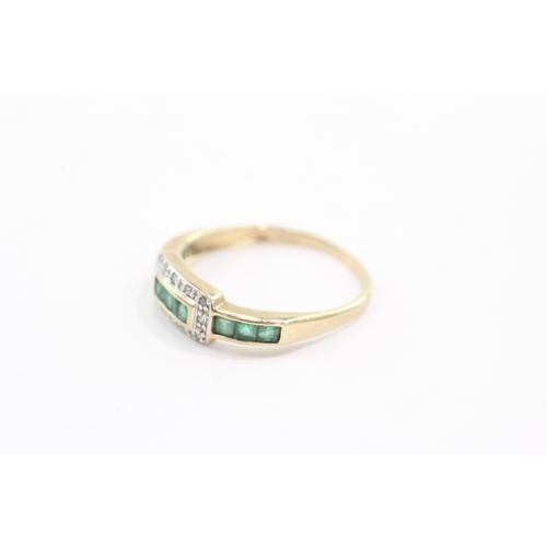 39 - 9ct gold emerald diamond ring (1.9g) Size R