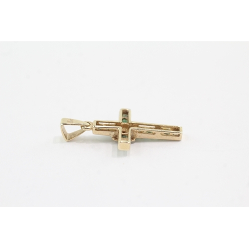 43 - 9ct gold emerald diamond cross pendant (1.1g)