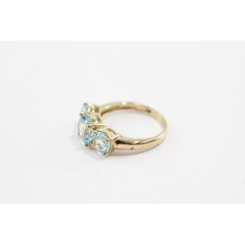 50 - 9ct gold topaz three stone ring (3.4g) Size N