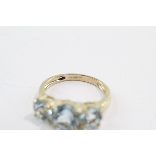50 - 9ct gold topaz three stone ring (3.4g) Size N