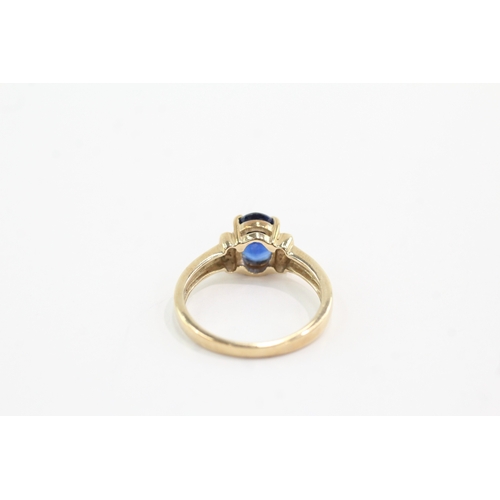 51 - 9ct gold four claw sapphire solitaire ring (2.9g) Size N