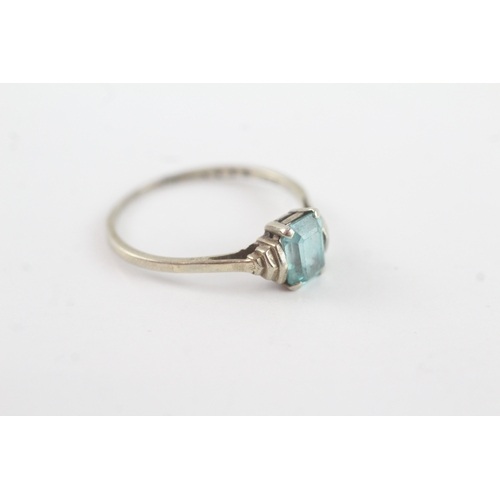 53 - 9ct gold blue zircon solitaire ring (1.7g) Size P