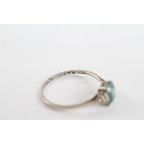 53 - 9ct gold blue zircon solitaire ring (1.7g) Size P