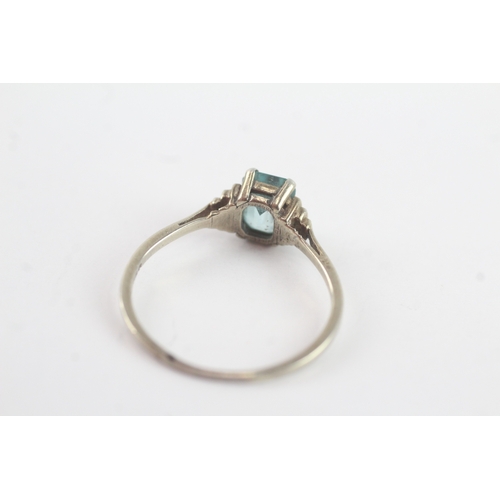 53 - 9ct gold blue zircon solitaire ring (1.7g) Size P