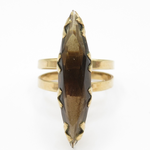 24 - 9ct gold marquise cut smoky quartz ring (5g) Size O