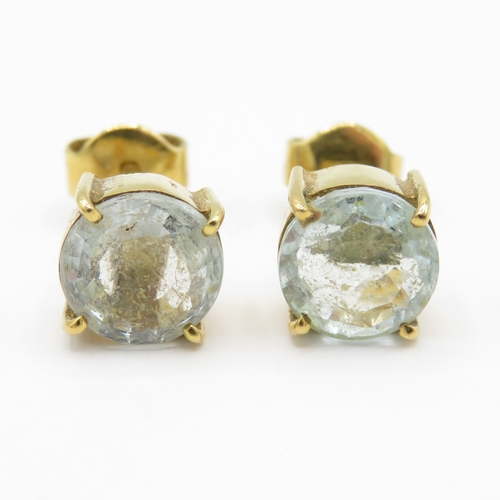 45 - 18ct gold aquamarine stud earrings (2.3g)